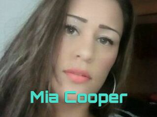 Mia_Cooper