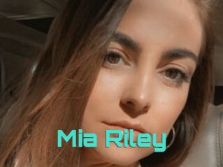 Mia_Riley