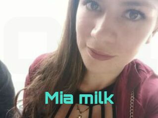 Mia_milk