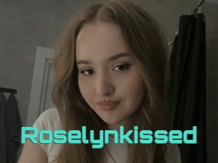 Roselynkissed